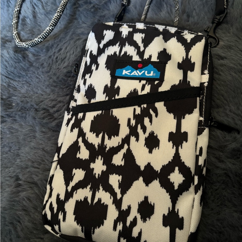 Kavu Black & White Crossbody